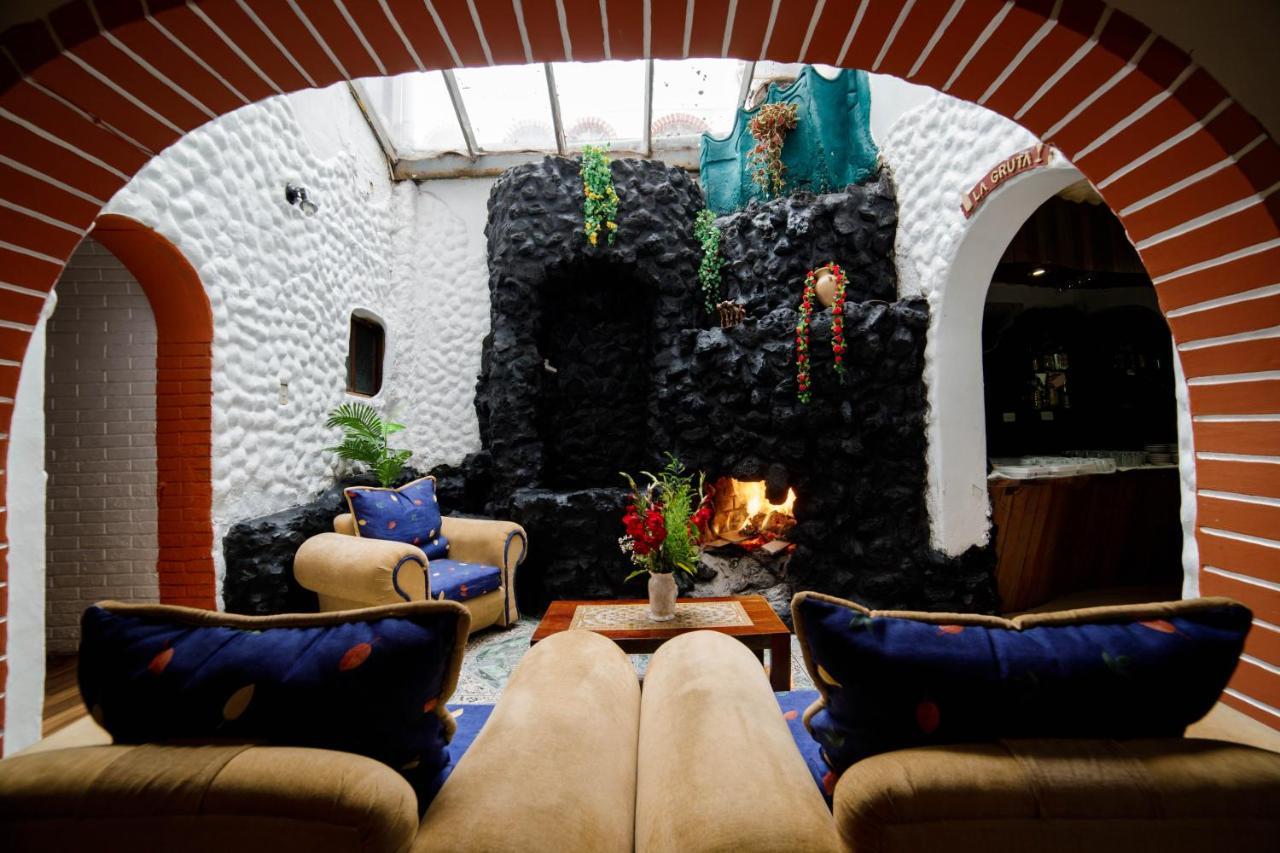 Carlos V Hotel Cusco Luaran gambar